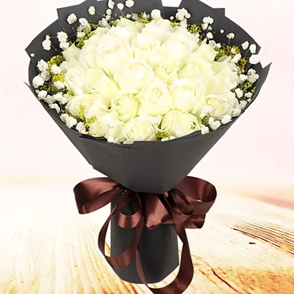 HR3601 White Roses Bouquet