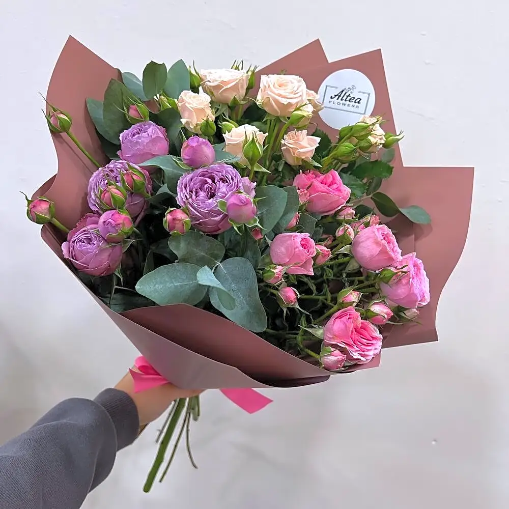 Spray roses small bouquet