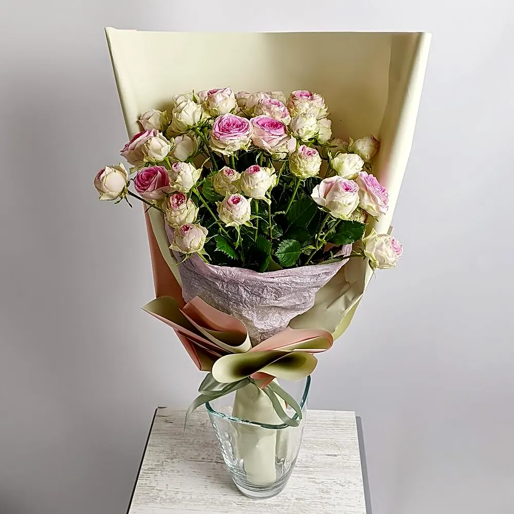 Bouquet of Pink spray roses