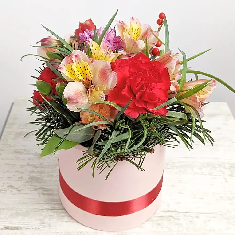 Box with Dianthus and alstroemeria
