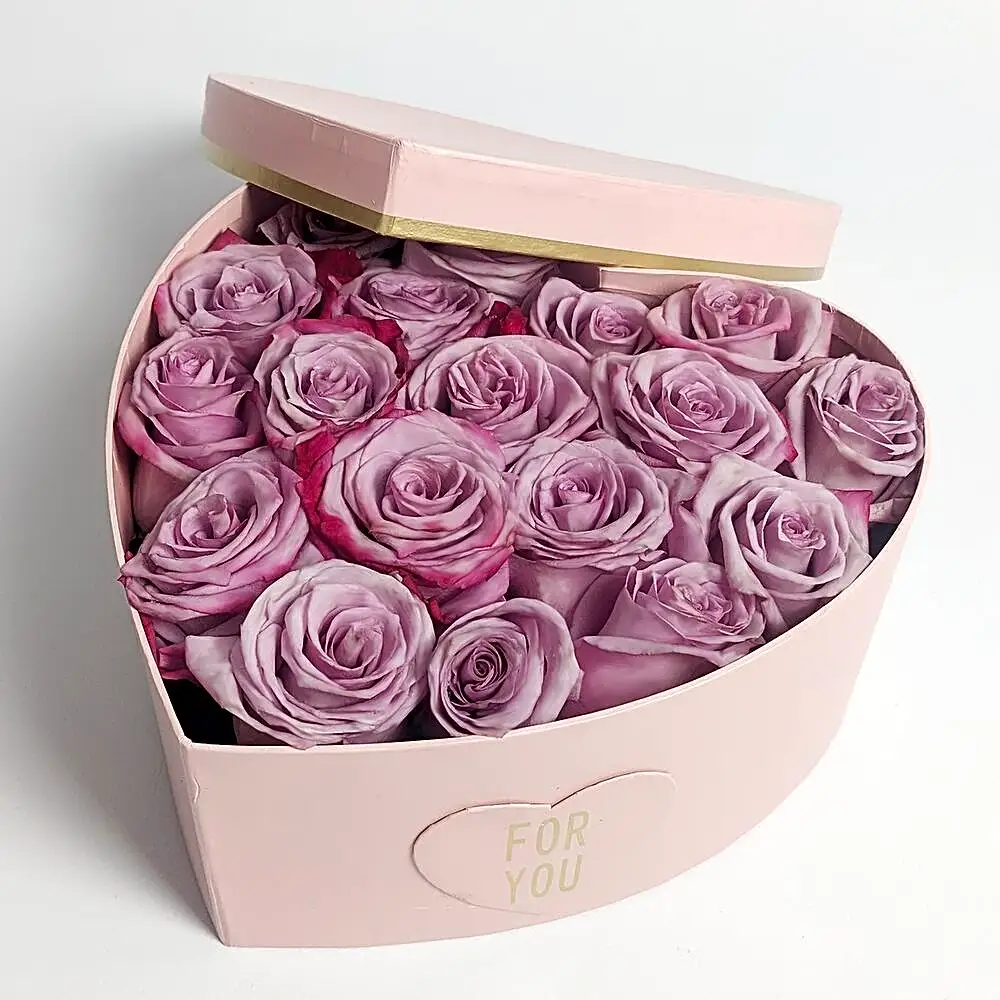 Gift Box with pink roses 18 pcs