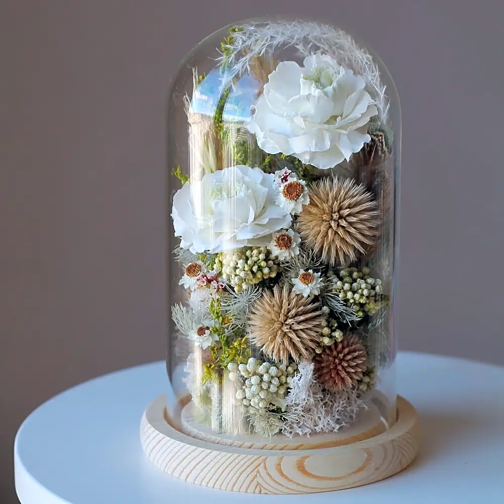 Клош с неувядающими цветами