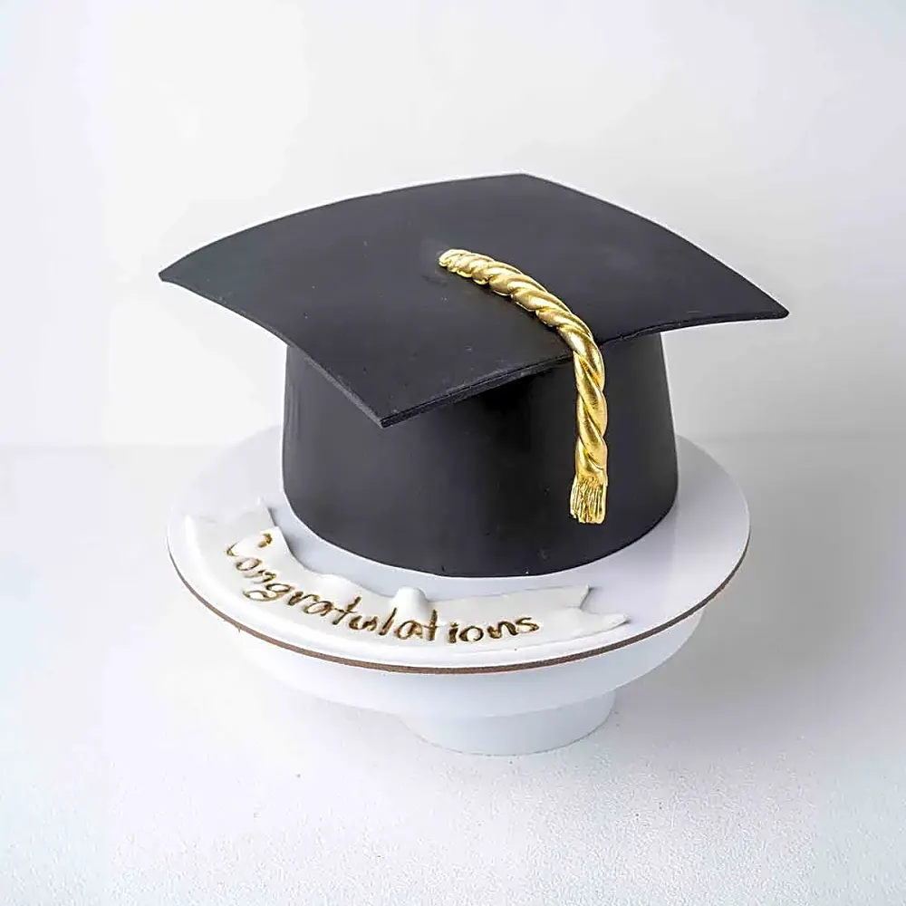 1.5kg Graduation Cake
