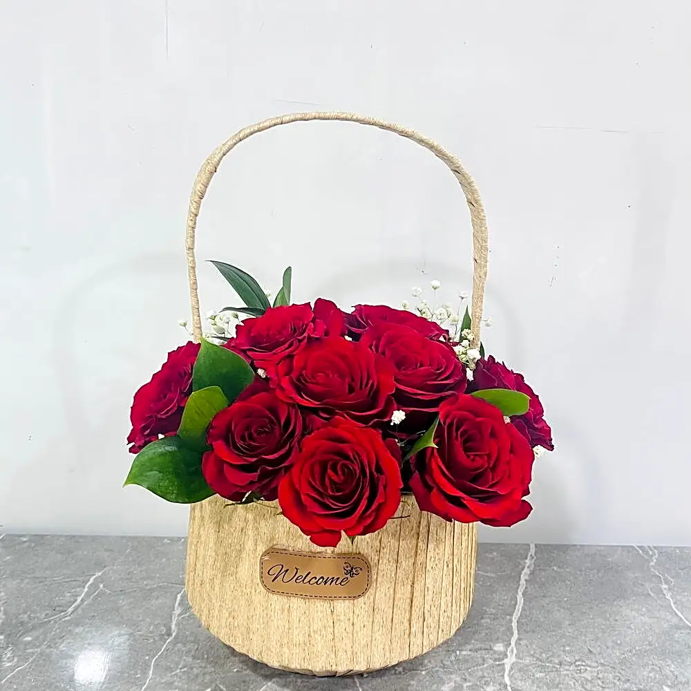 Valentine Basket Red Roses – Elegant Floral Gift Arrangement