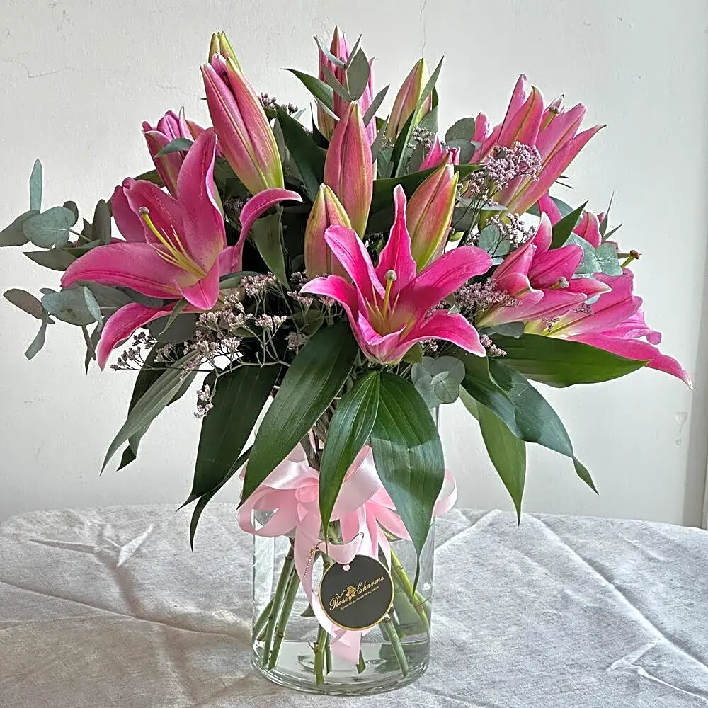 Vase decorated with simple flowers 3