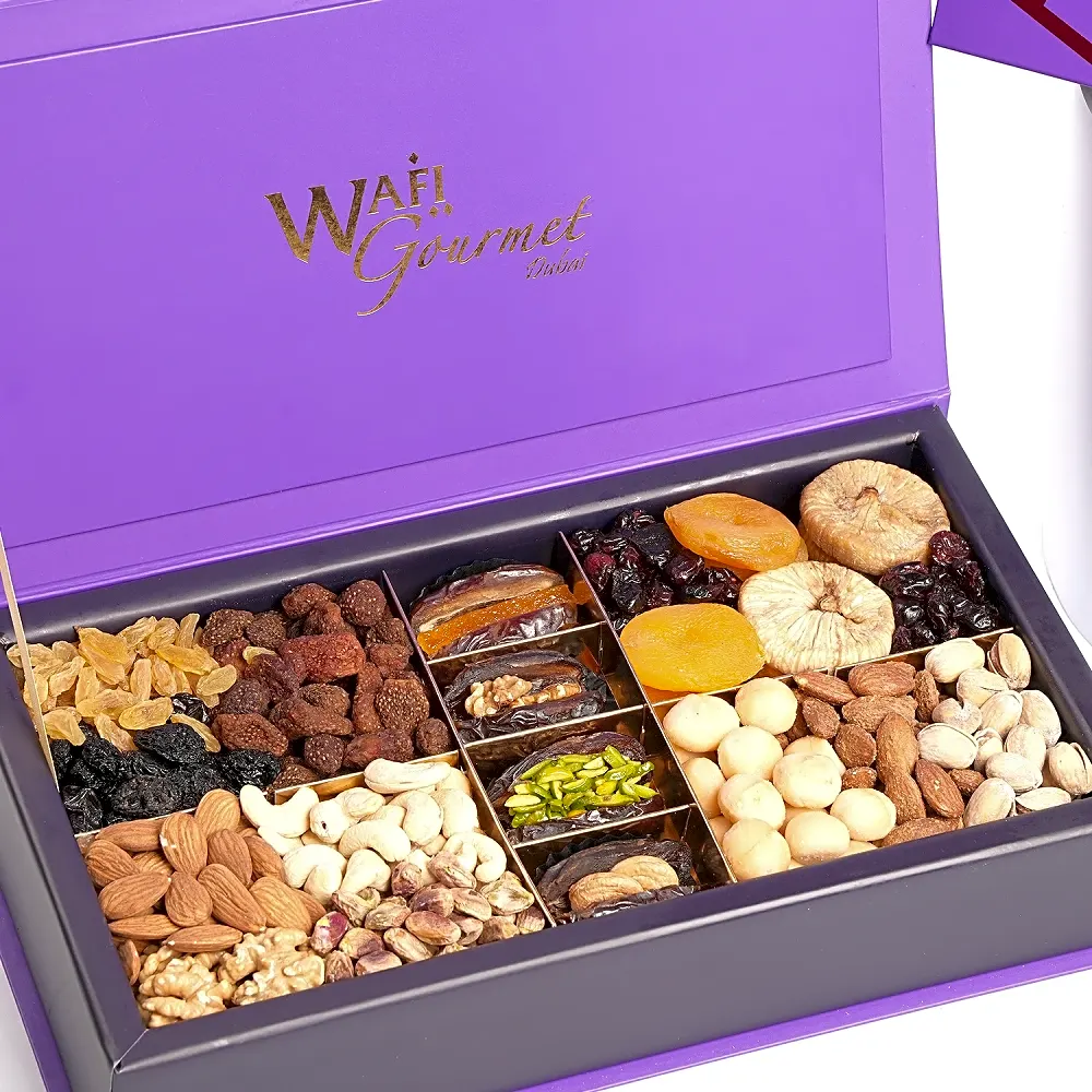 NUTS, DATES AND DRIED FRUIT GIFT BOX
