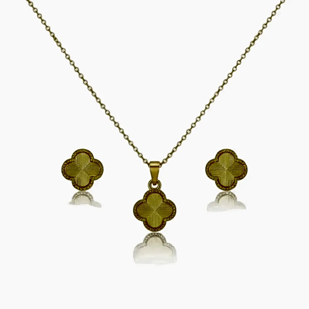 Chain with a pendant in the shape of a love heart 3