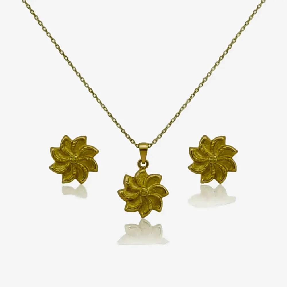 Chain with a pendant in the shape of a love heart 6