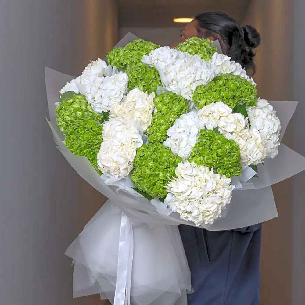 21 White And Green Hydrangea Bouquet-1583