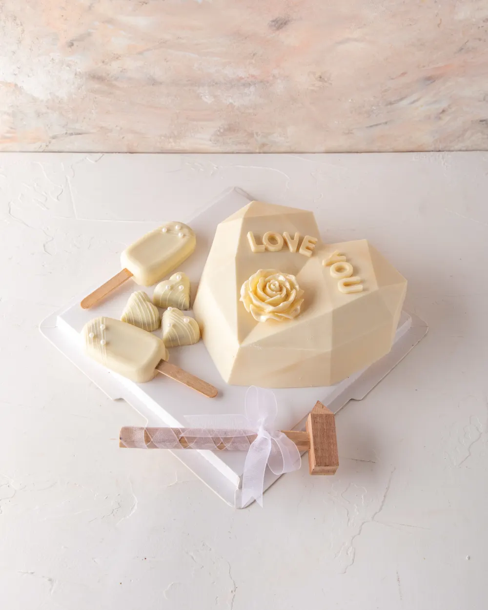 Piñata heart and cakesciles by NJD