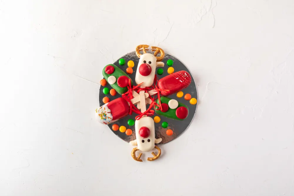 Christmas Theme Cakesicles by NJD