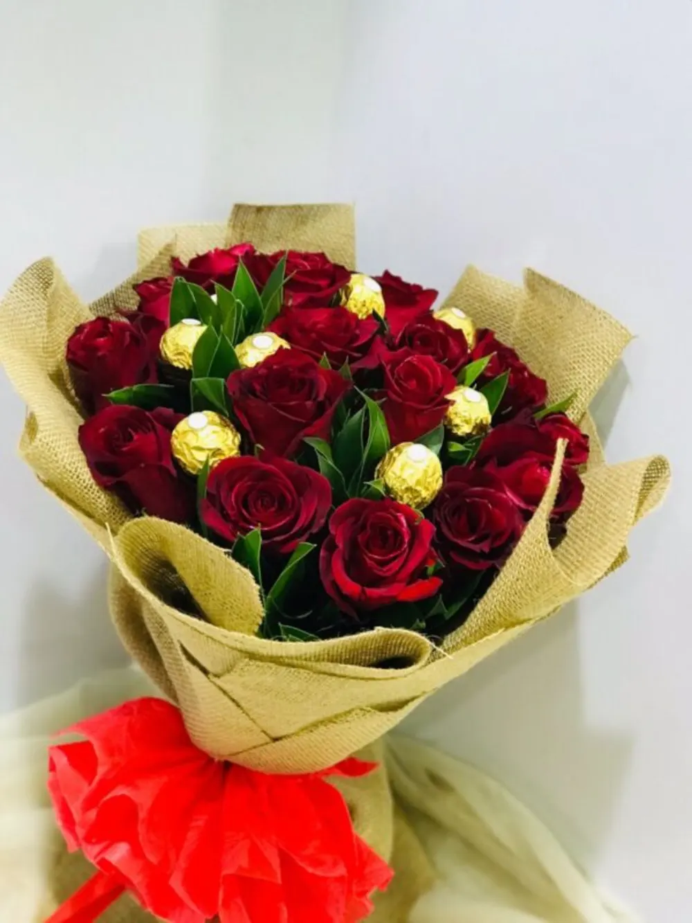 Red roses bouquet with chocolate N