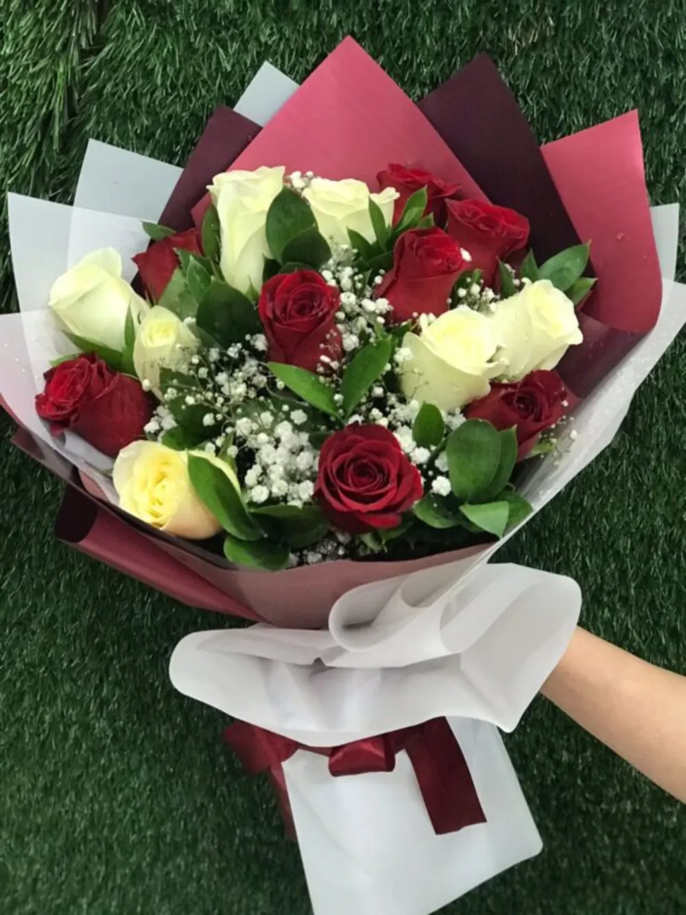 Bouquet of red roses and white roses with carnation leaves N