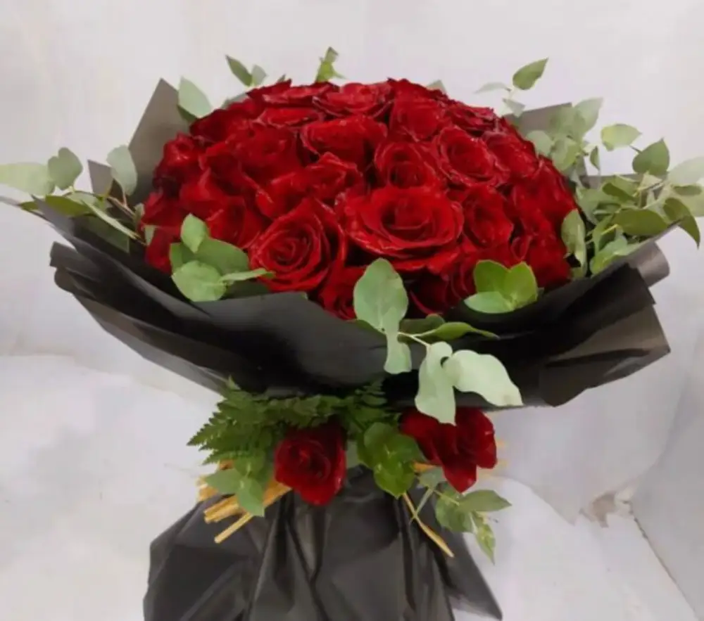 Red roses bouquet wrapped in black paper N