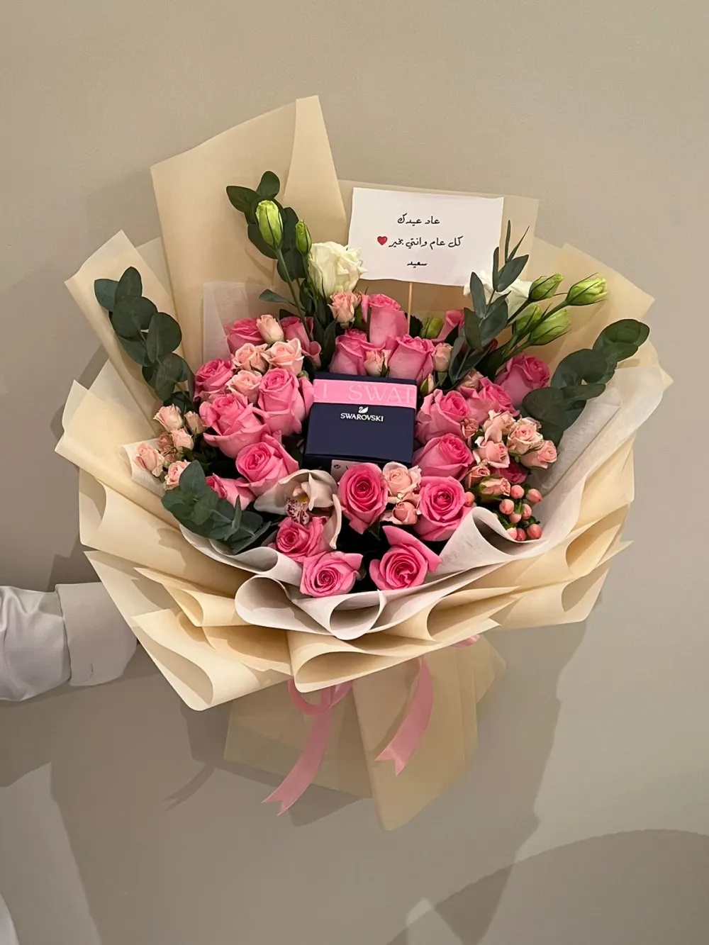 Rose bouquet with accessories1