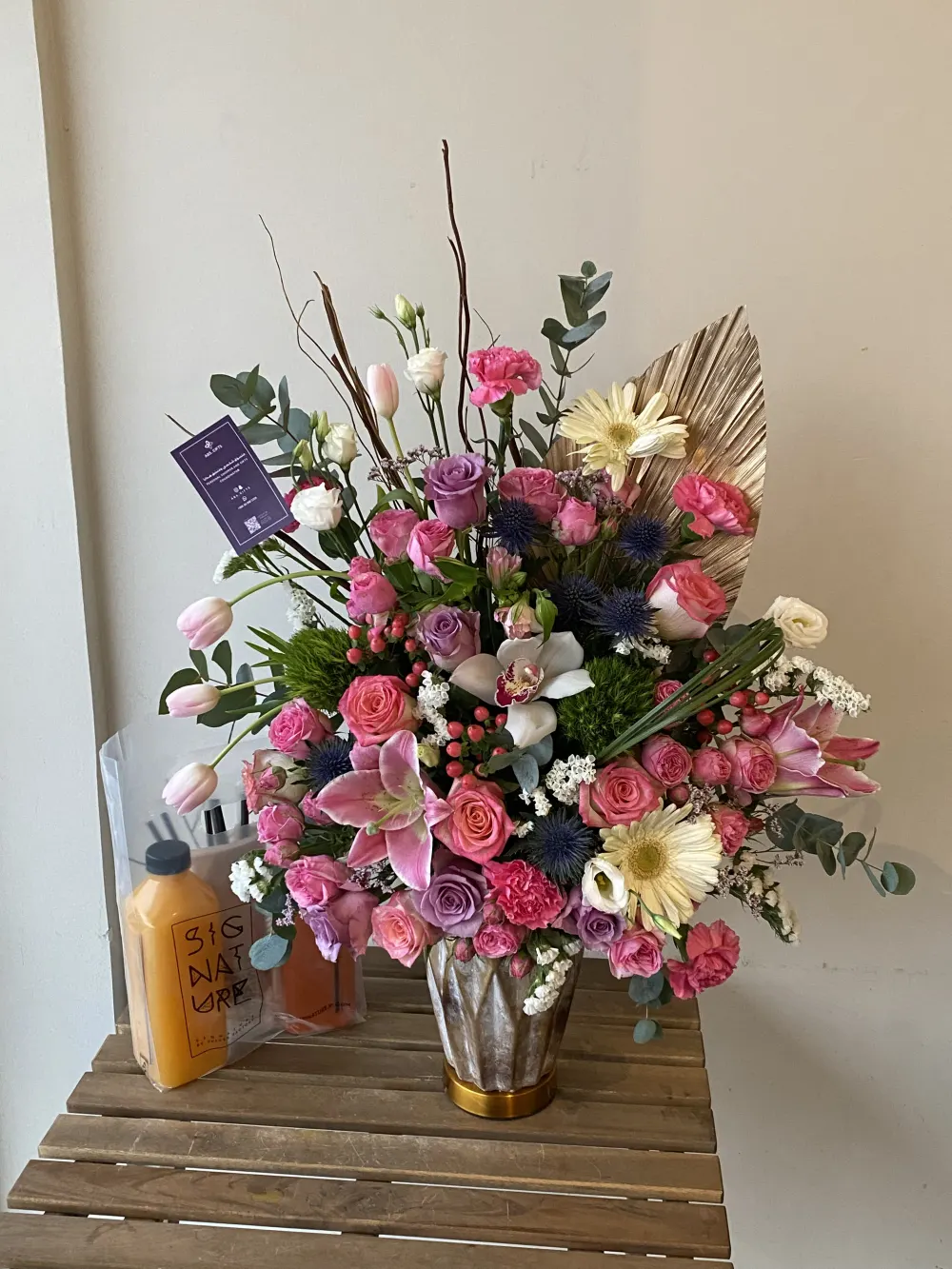 Flower vase with juice