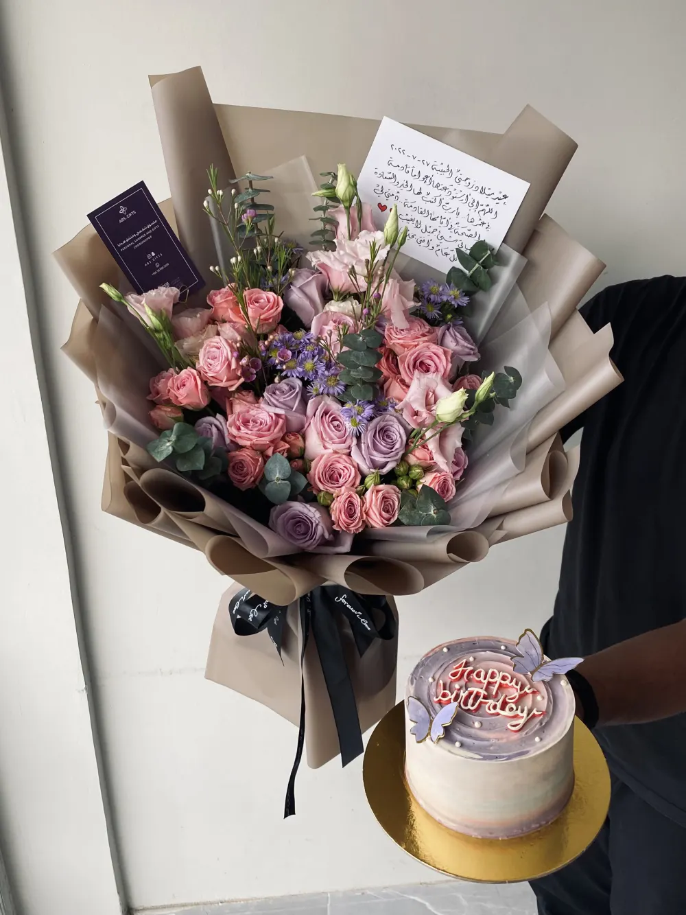 Rose bouquet with cake1