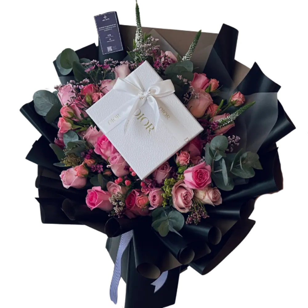 Bouquet of flowers with accessories5