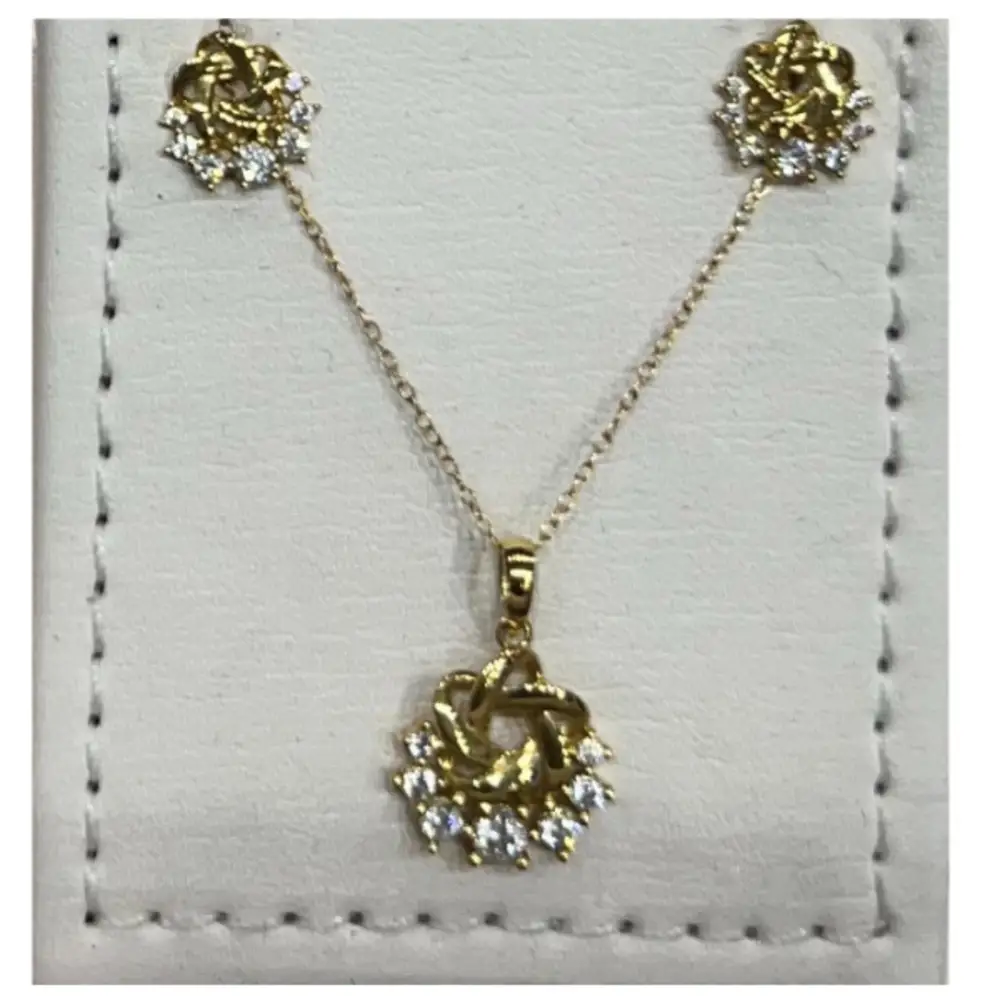 Chain with a pendant in the shape of flowers 6