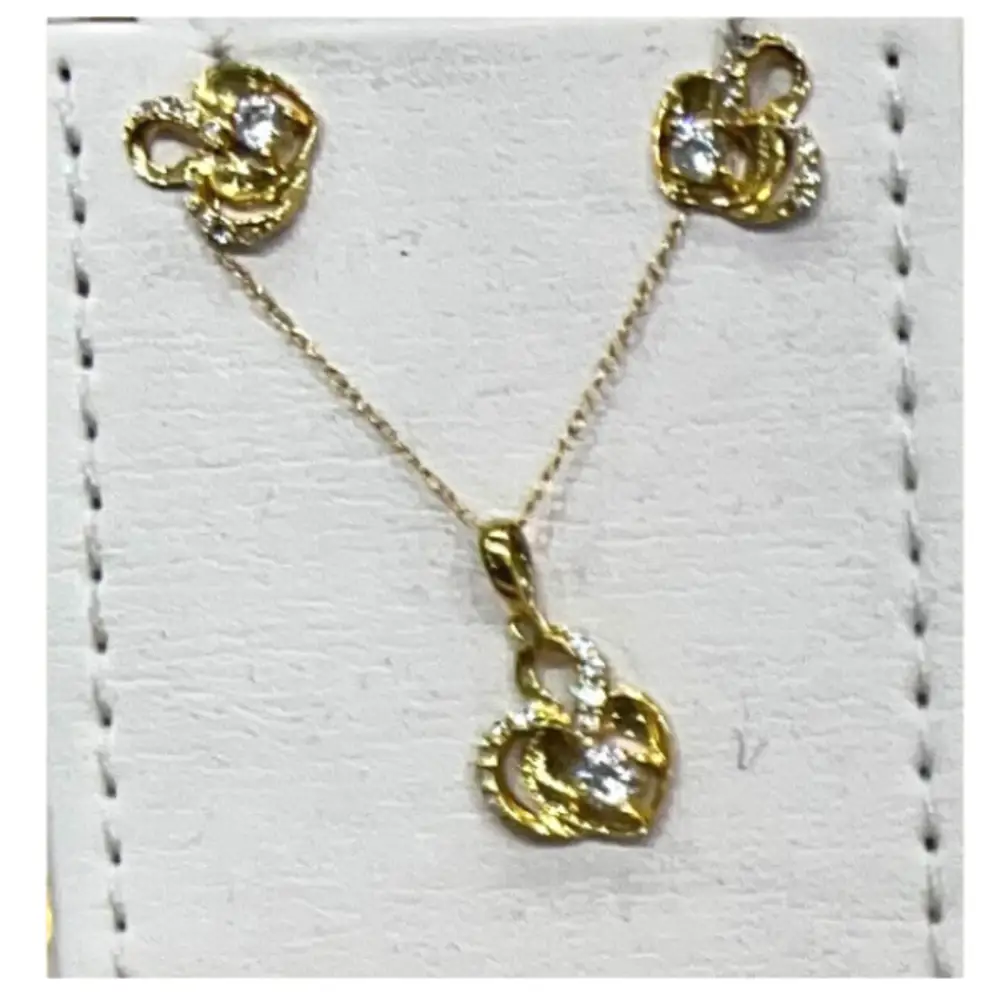 Chain with a pendant in the shape of a love heart 4