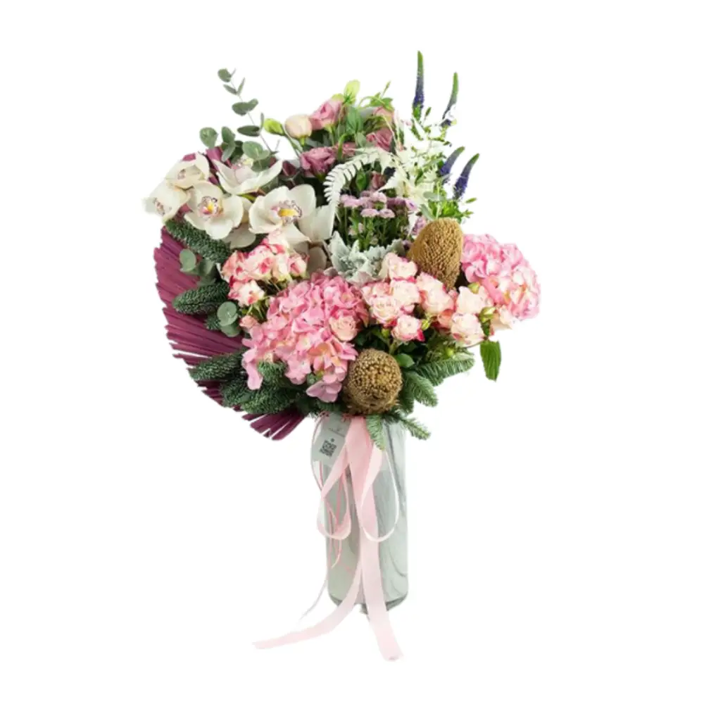 The luxurious vase of flowers