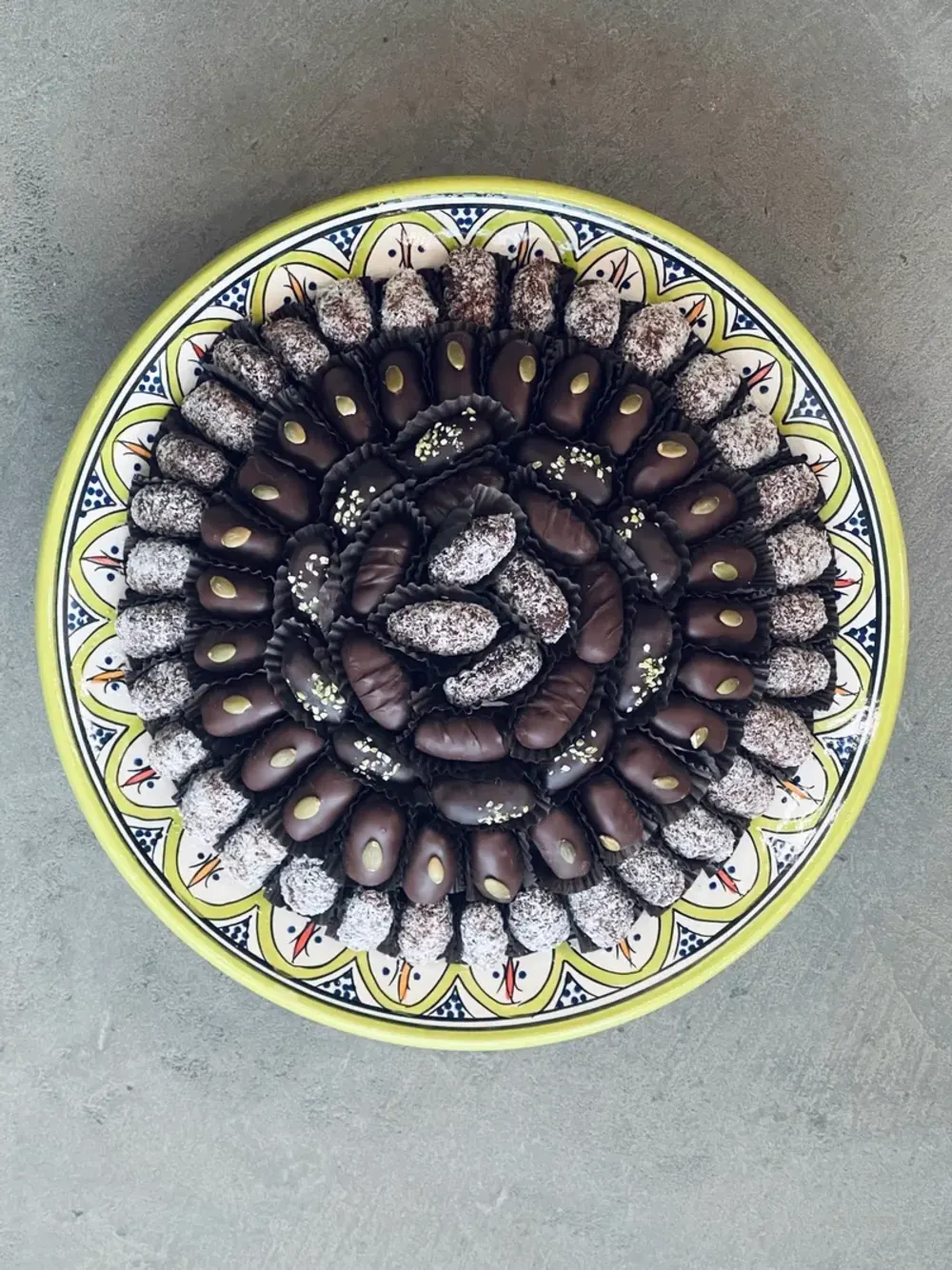 By The Stars Dark Chocolate Dates Tray