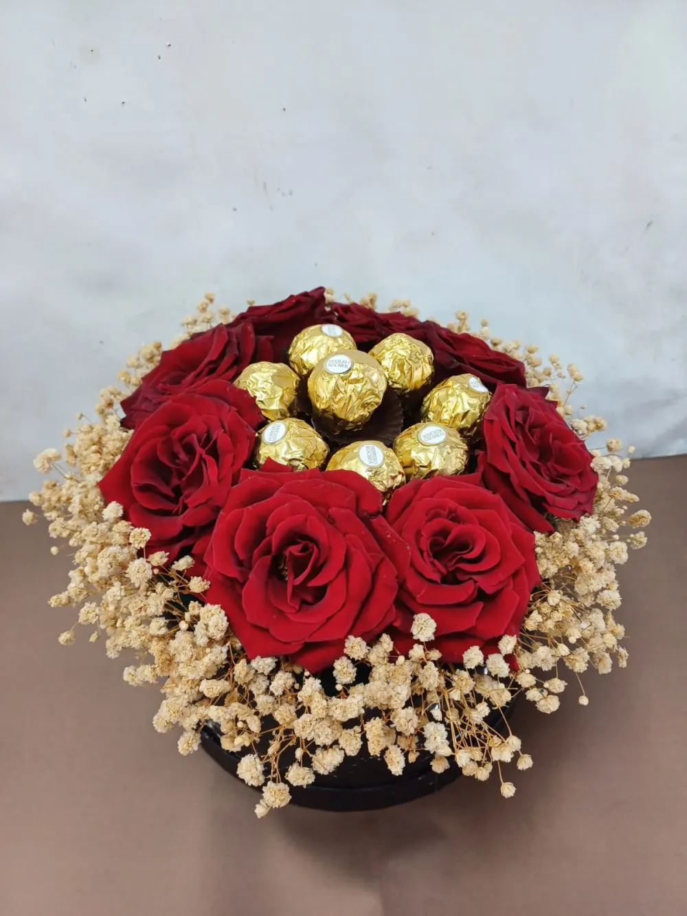 awsome box of roses with chocolates
