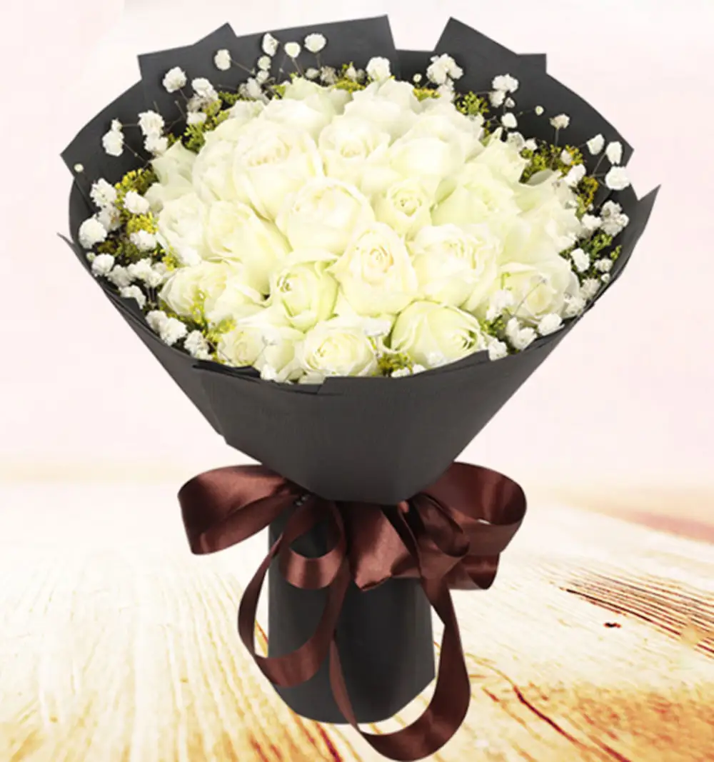 HR3601 White Roses Bouquet