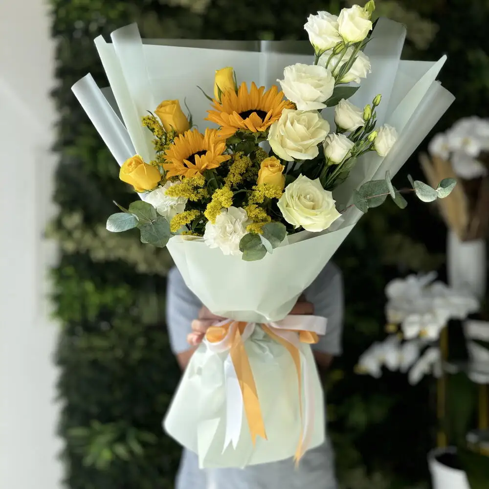 Open bouquet flowing sun