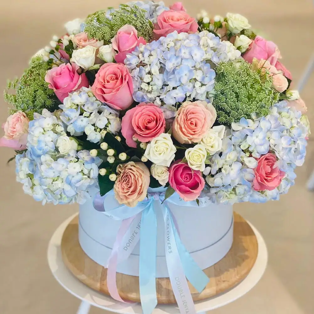 COLOR ROSES Flowers IN BOX