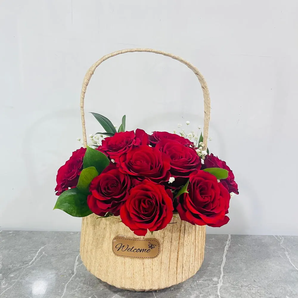 Valentine Basket Red Roses – Elegant Floral Gift Arrangement