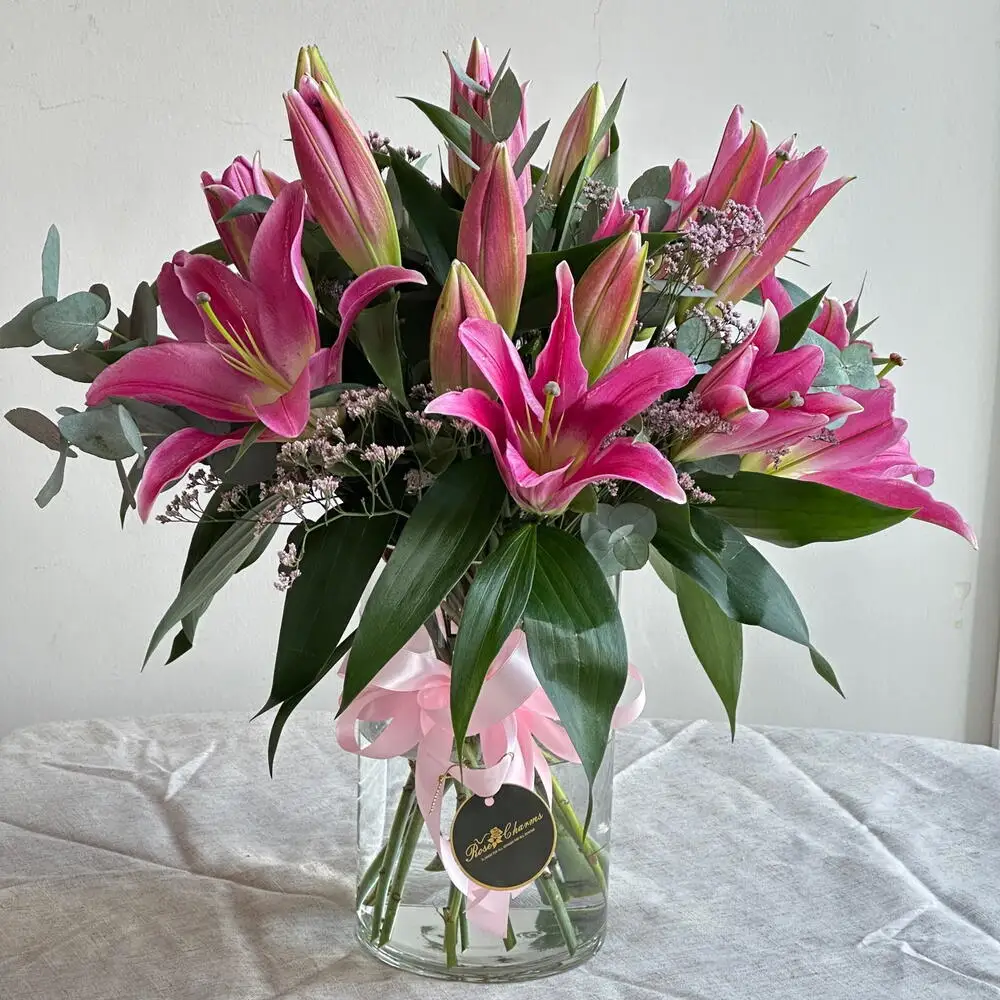 Vase decorated with simple flowers 3