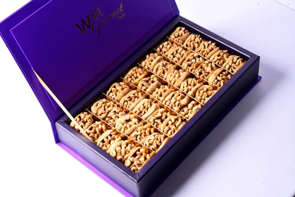 DRIED FIGS STUFFED WITH WALNUT GIFT BOX MEDIUM