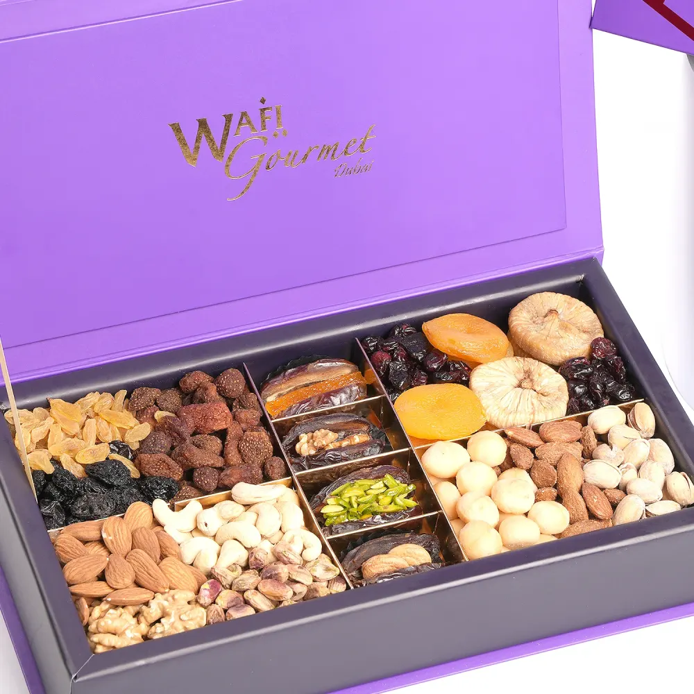 NUTS, DATES AND DRIED FRUIT GIFT BOX