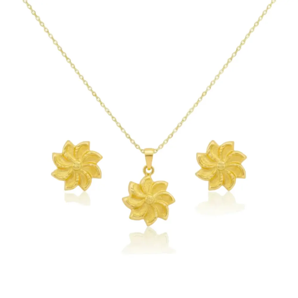 Chain with a pendant in the shape of a love heart 6