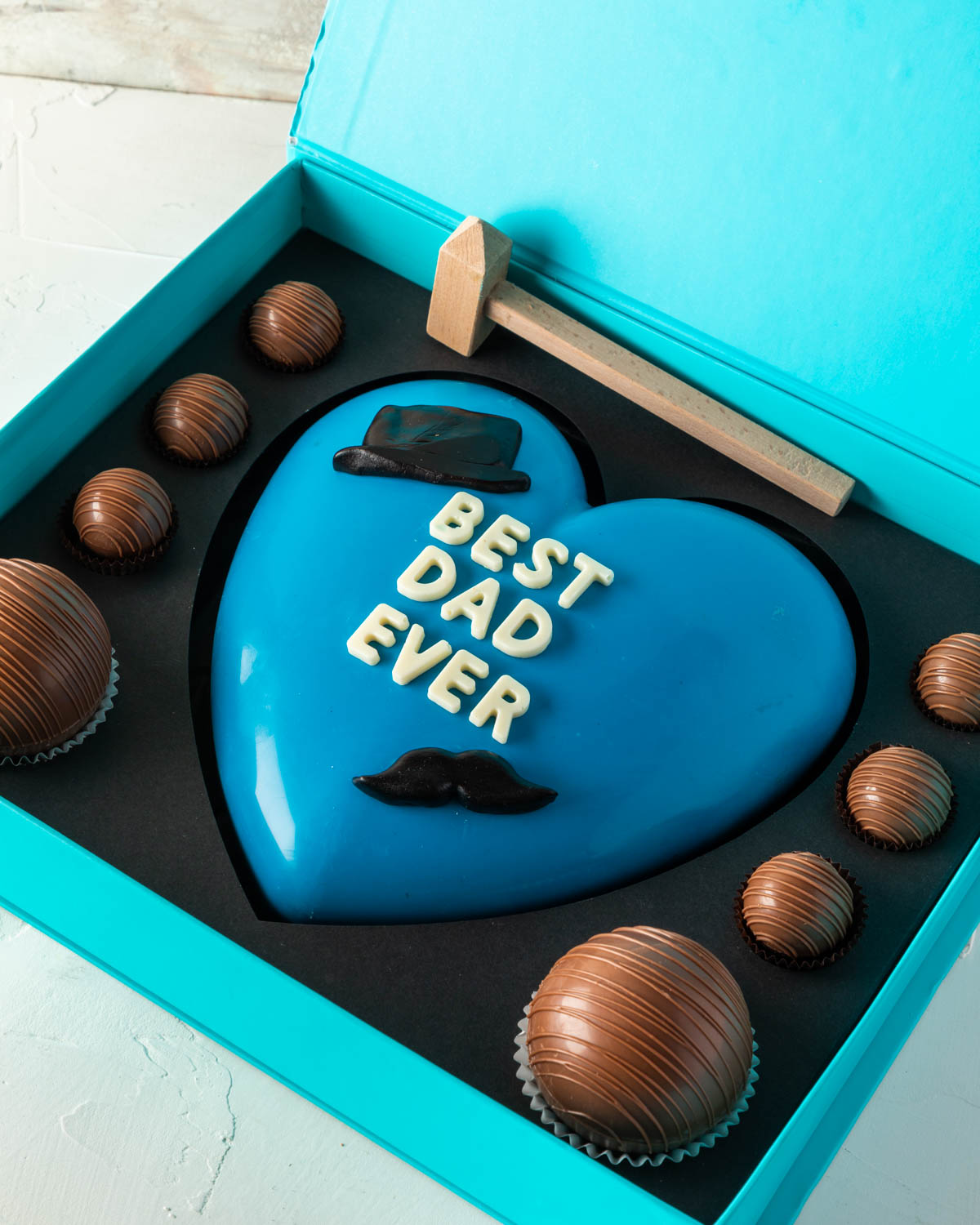 woman gifts musk with chocolate  2 view 7