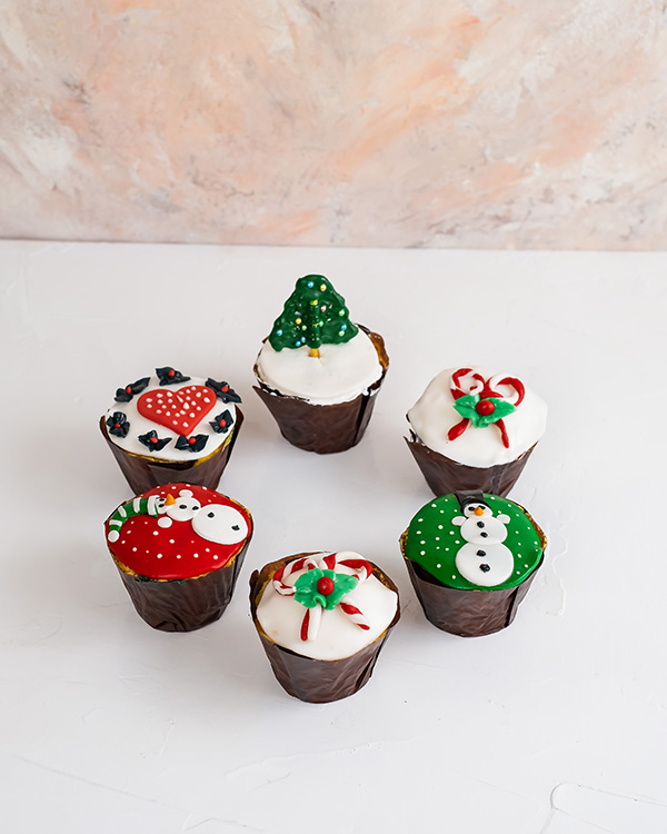 Christmas theme cupcakes view 1