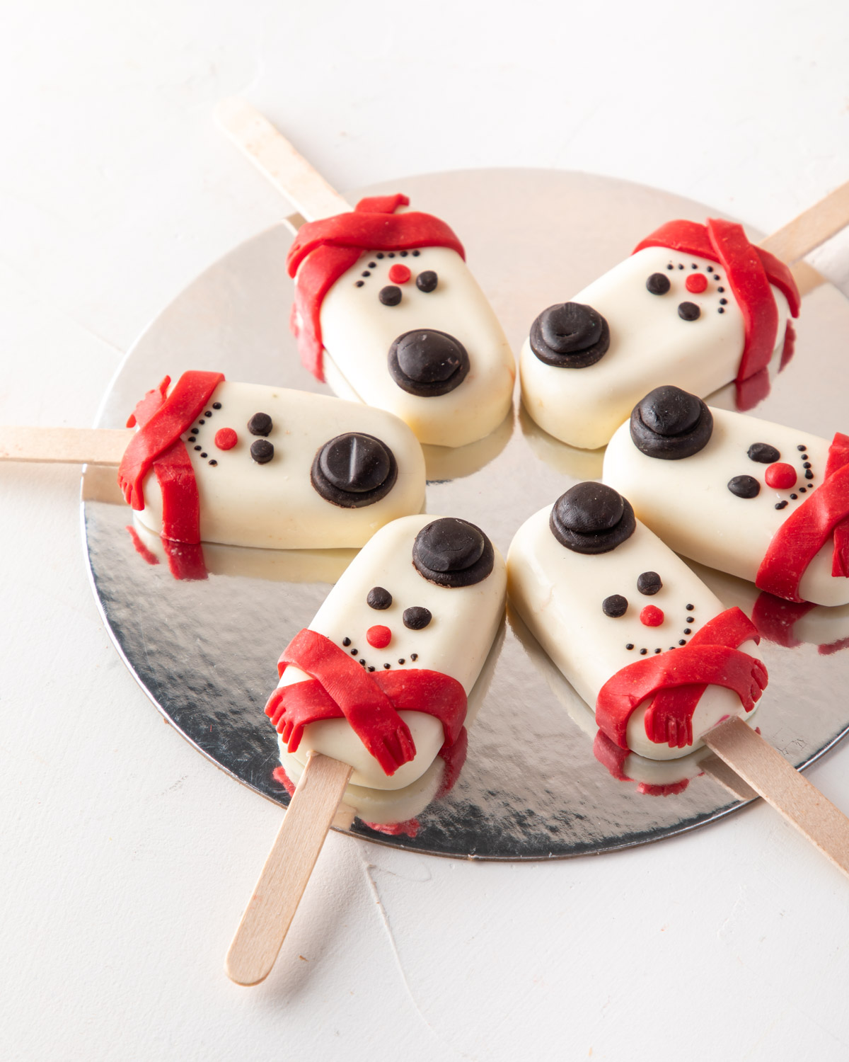 Snowman Cakesicles by NJD view 1