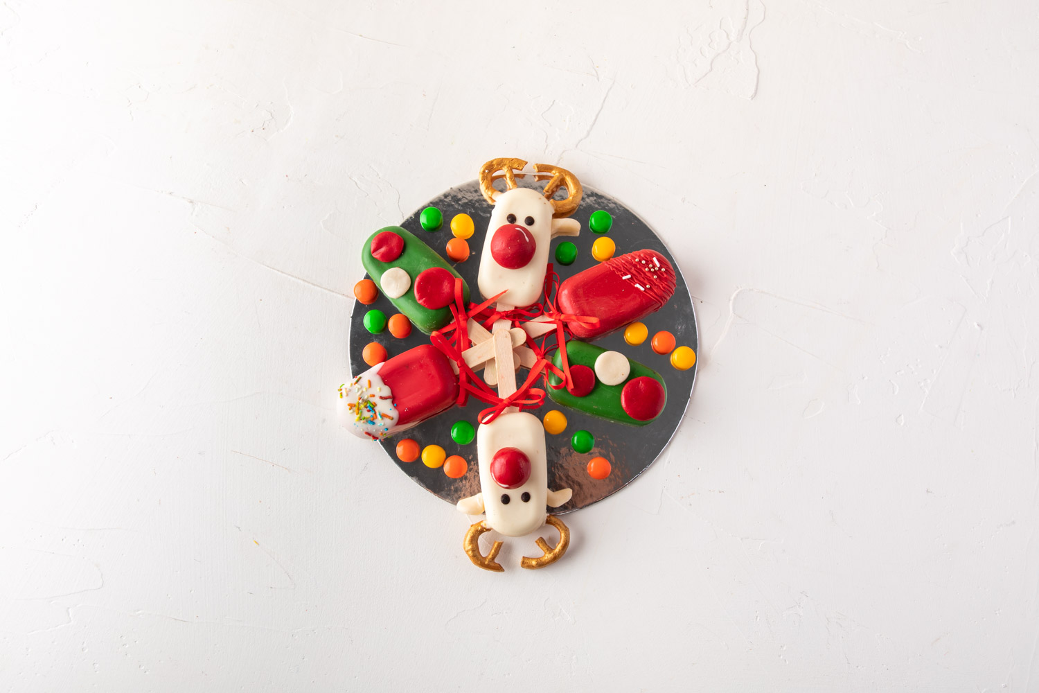 Christmas Theme Cakesicles by NJD view 1
