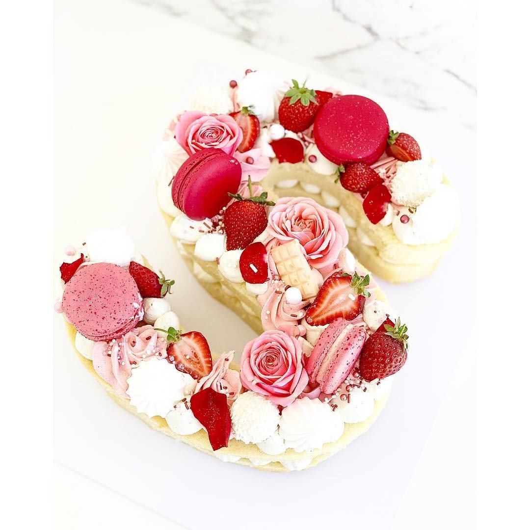 uae-gifts-S letter cake