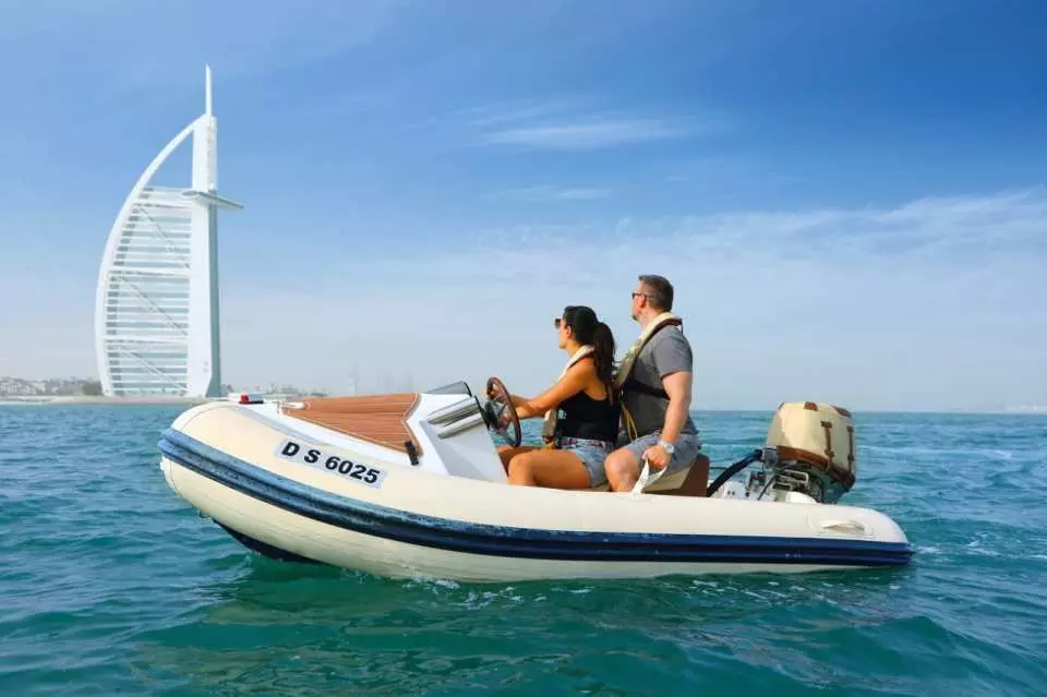 Self drive Boat view 8