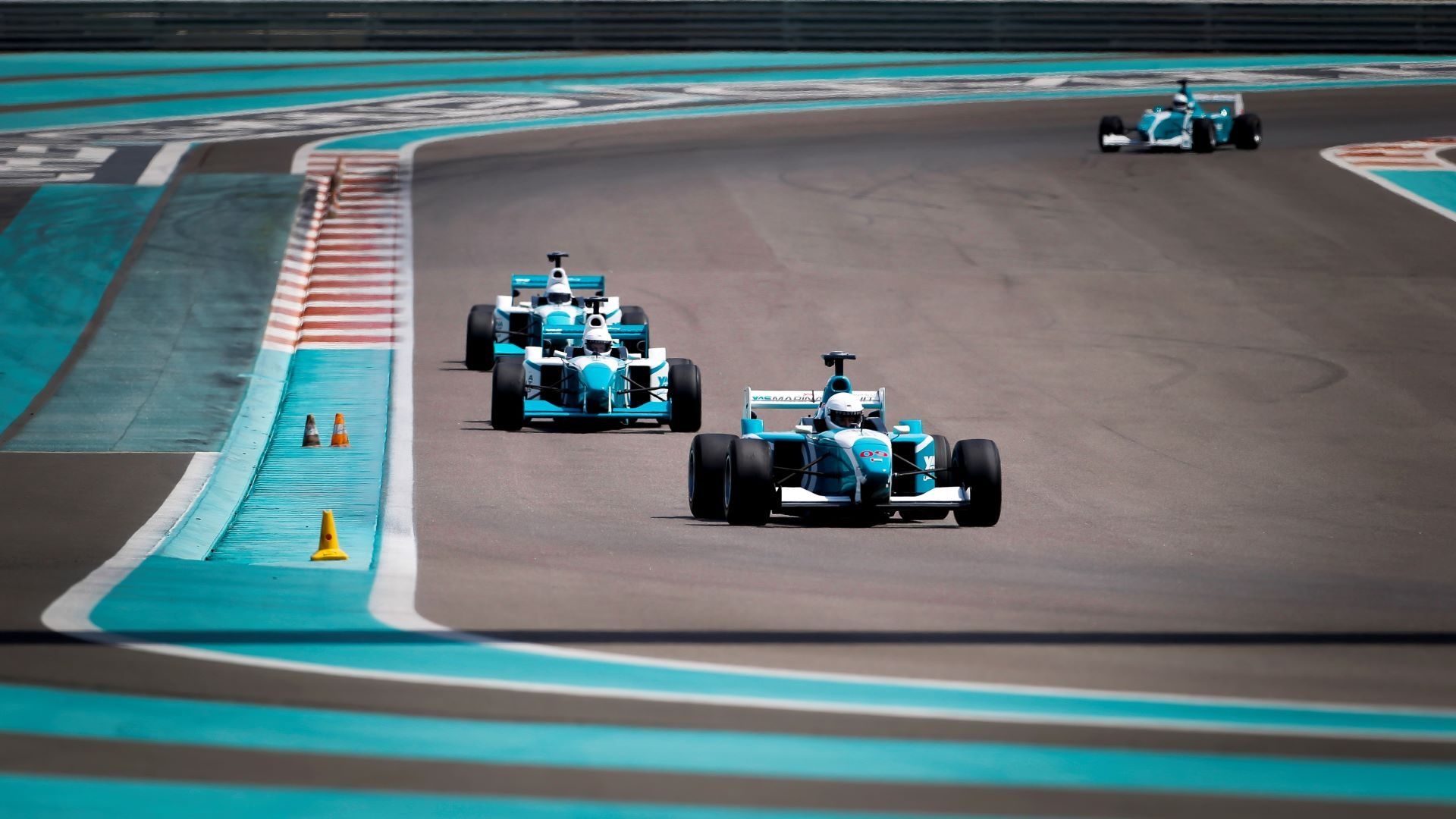 Formula Yas 3000 view 5