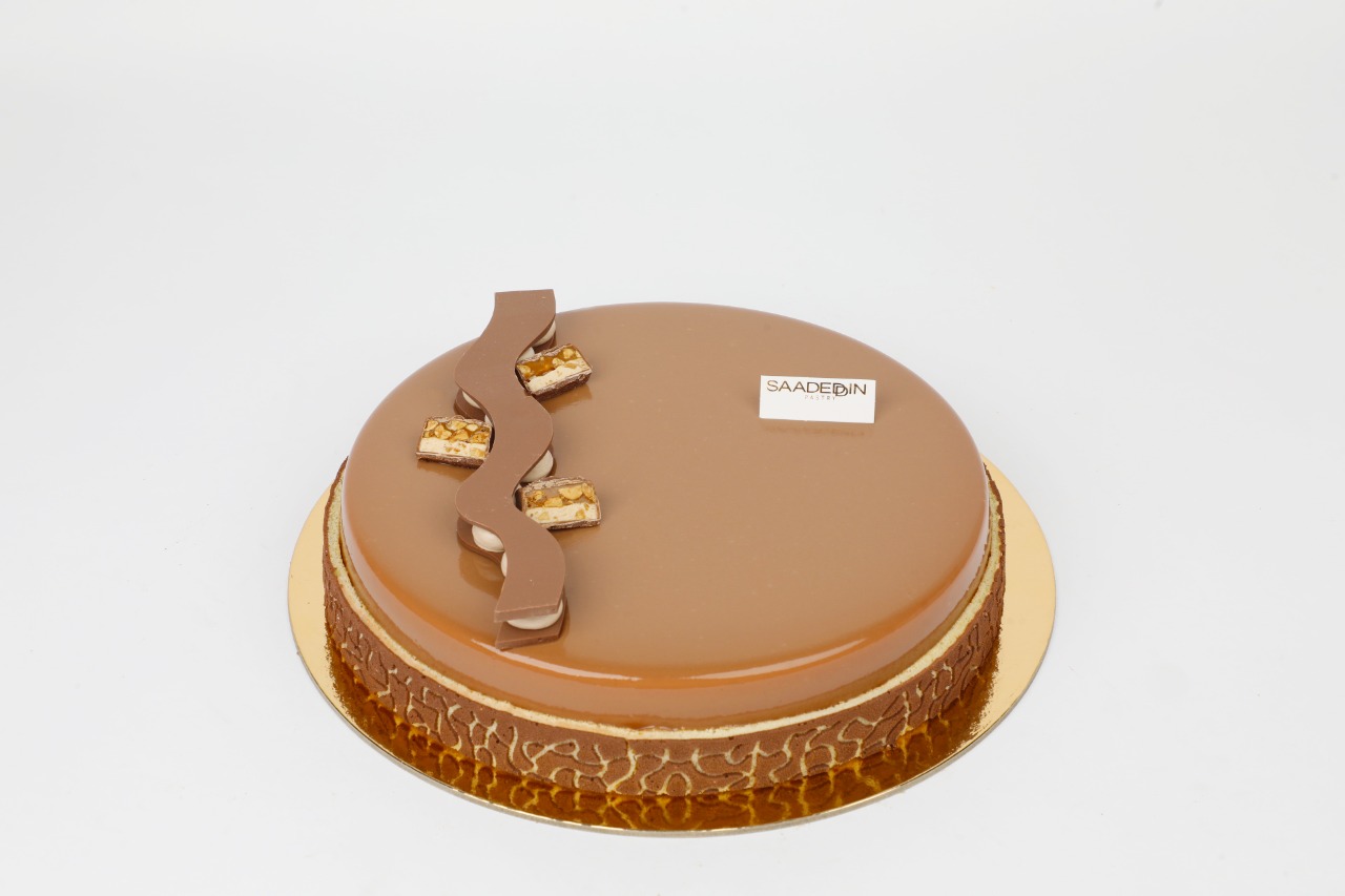 Large Snickers cake view 4