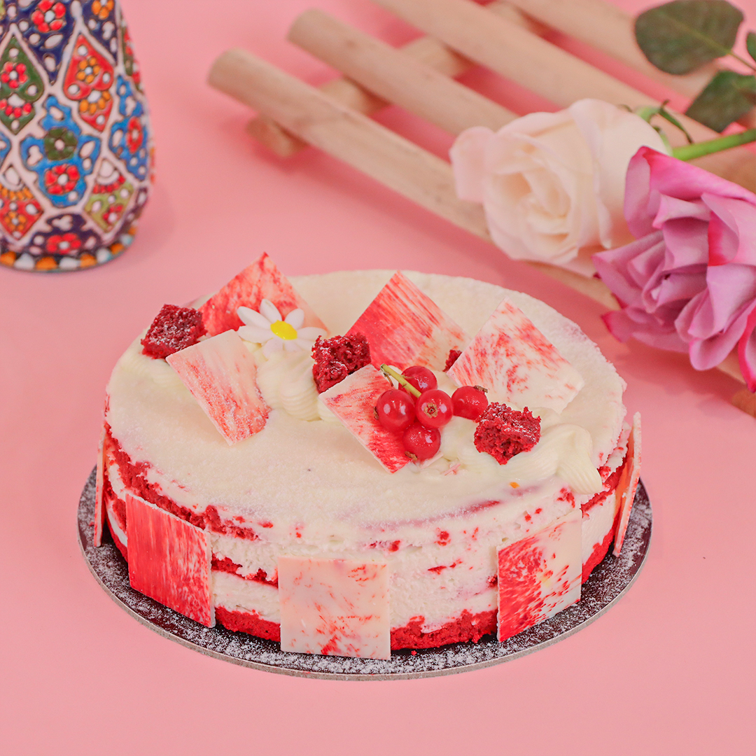 Strawberry cake view 1