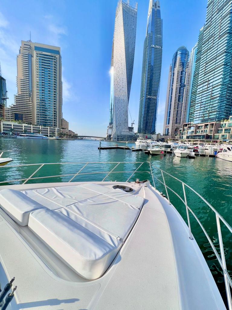 Yacht Majesty 48ft view 6