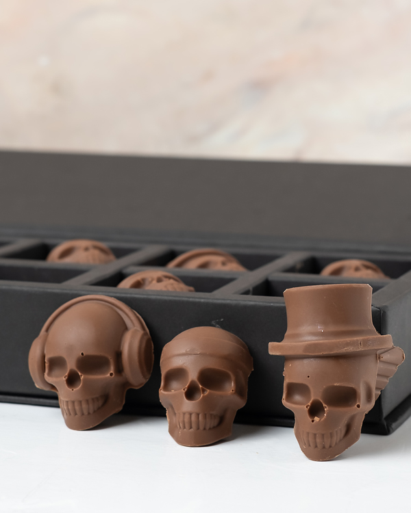 Assorted Stylish Milk chocolate Skulls view 4