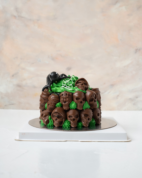 Spiderweb Skull rip Cake view 1