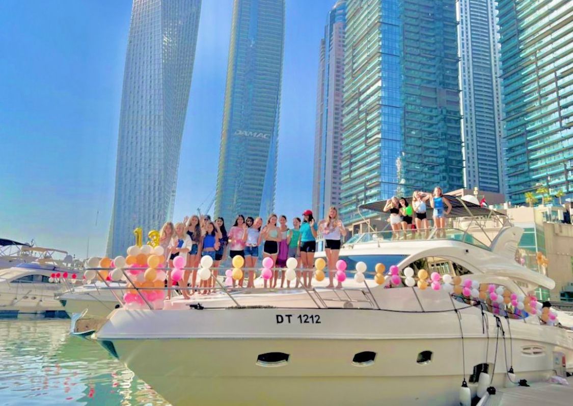 yacht Sunseeker 70 feet view 7