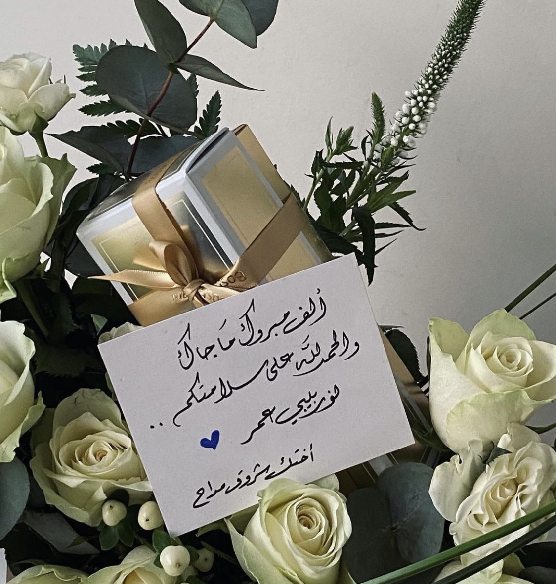 Bouquet of roses with chocolate3 view 5