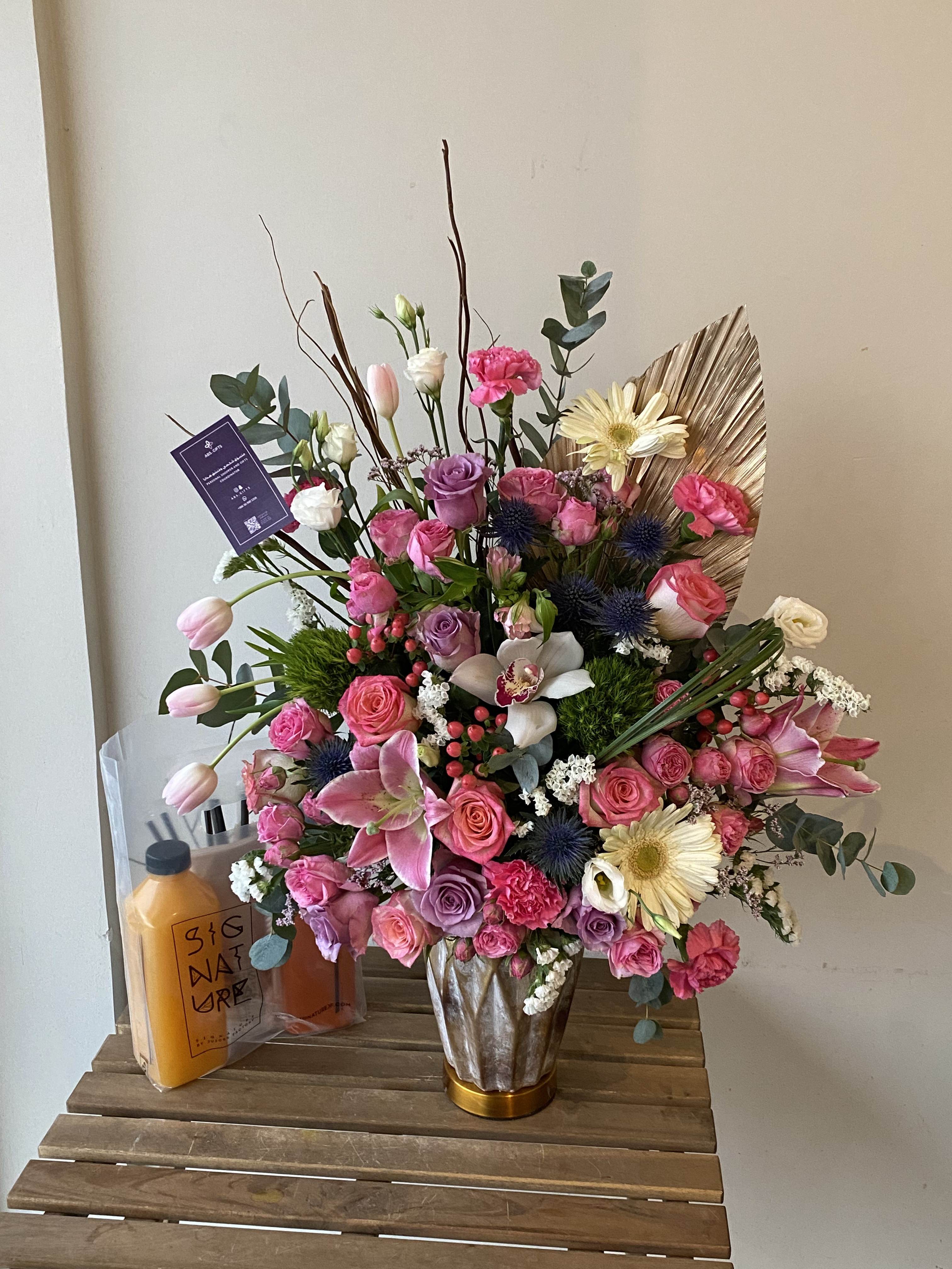 Flower vase with juice view 1